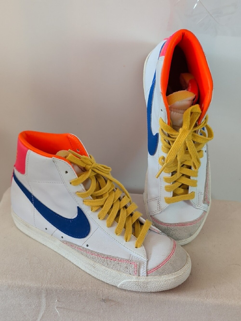 Nike Women's, Red and Yellow Accent Sneakers.🌟🌟🌟